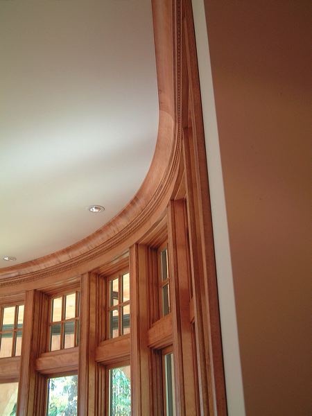 curvedcrowndetail.jpg